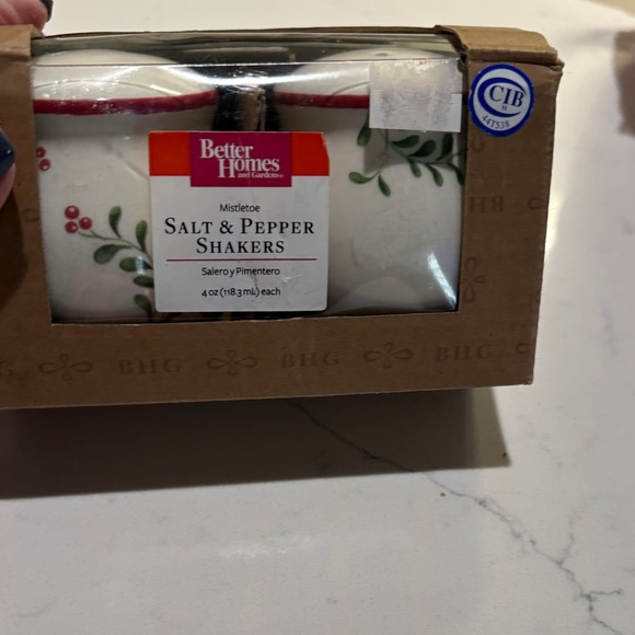 Better Homes And Gardens Mistletoe Salt & Pepper Shakers - Red and Green - Picture 6 of 6